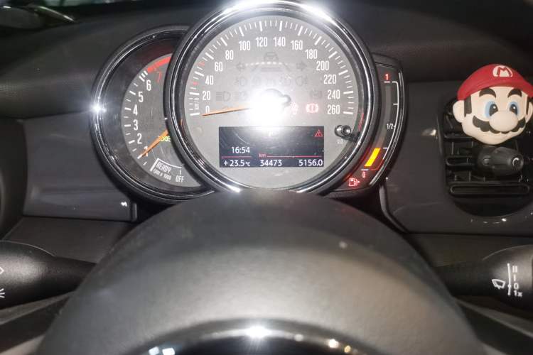 Used MINI 2022 1.5T ONE Odometer Close Up