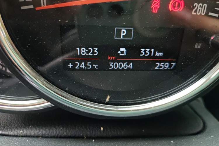 Used MINI 2022 1.5T ONE Odometer Close Up