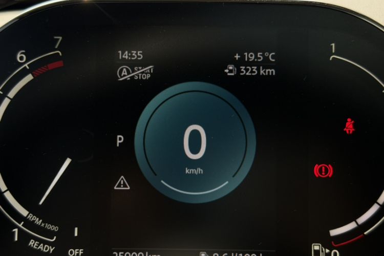 Used MINI 2022 Updated 1.5T COOPER Classic Edition Five-Door Version Odometer Close Up