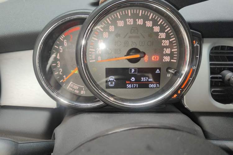 Used MINI 2022 Updated 1.5T ONE Odometer Close Up