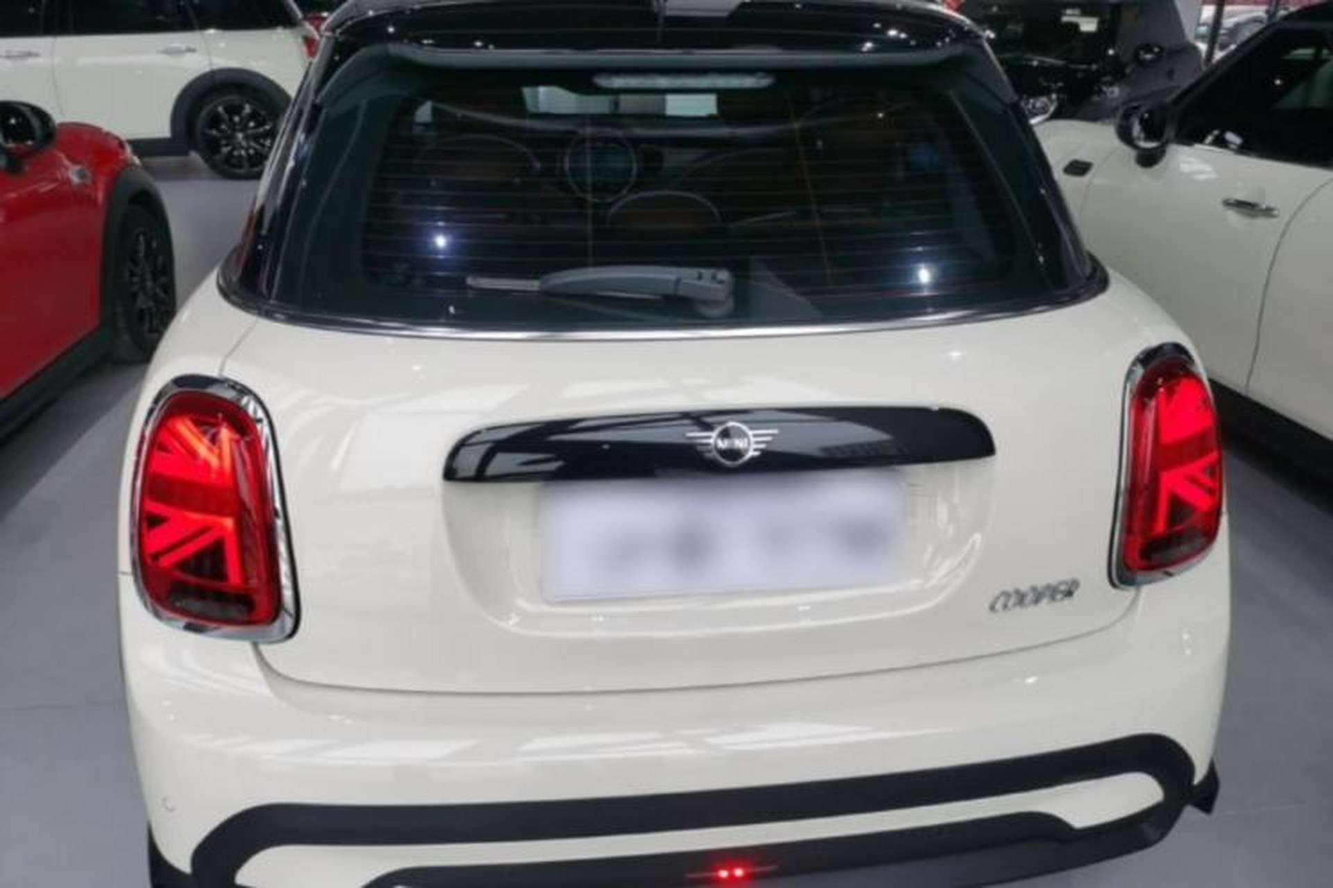 Used MINI 2022 Updated 1.5T COOPER Artist Five-Door Edition Rear