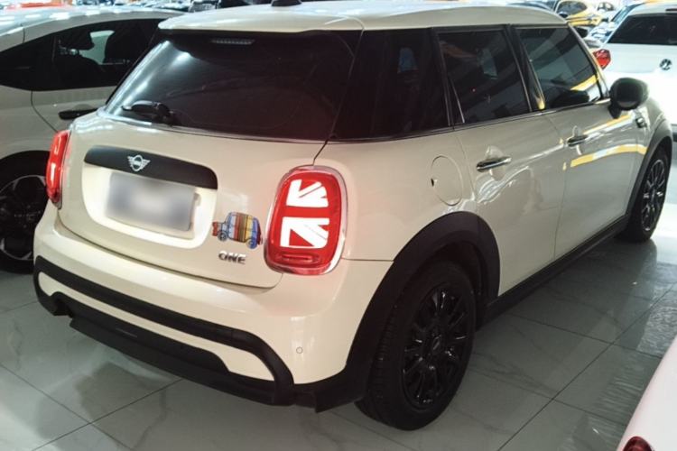 Used MINI 2022 1.5T ONE Five-Door PLUS Rear Right 45 Deg
