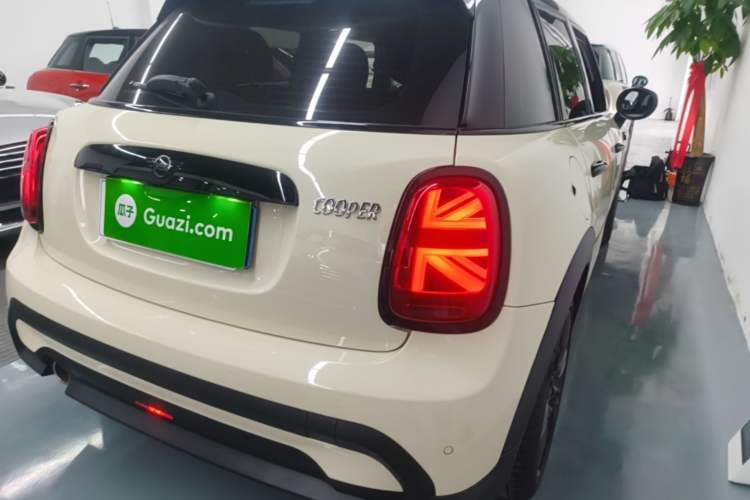 Used MINI 2022 Updated 1.5T COOPER Classic Edition Five-Door Version Rear Right 45 Deg
