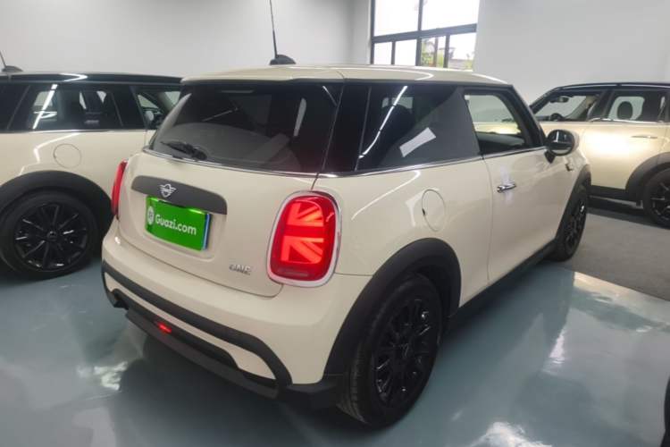 Used MINI 2022 1.5T ONE Rear Right 45 Deg