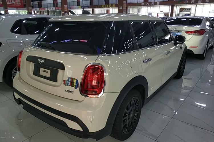 Used MINI 2022 1.5T ONE Five-Door PLUS Rear Right 45 Deg