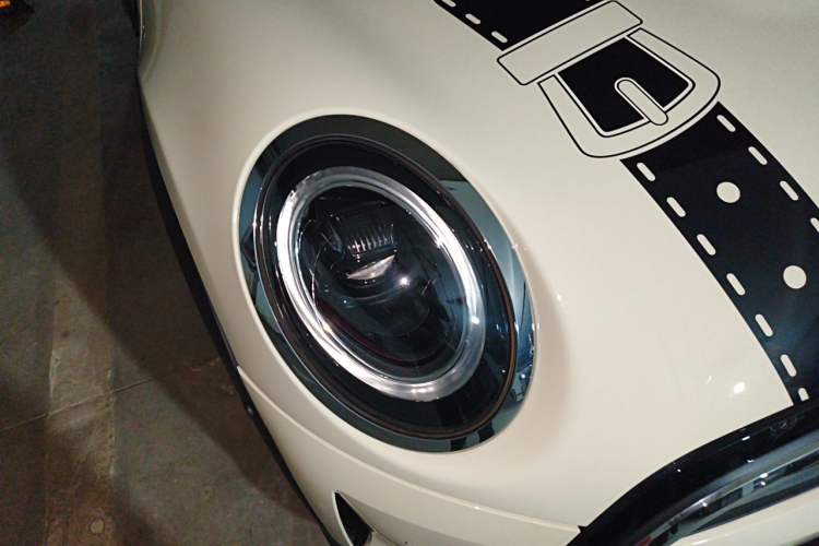 Used MINI 2022 1.5T COOPER Classic Edition Five-Door Version Right Front Headlight