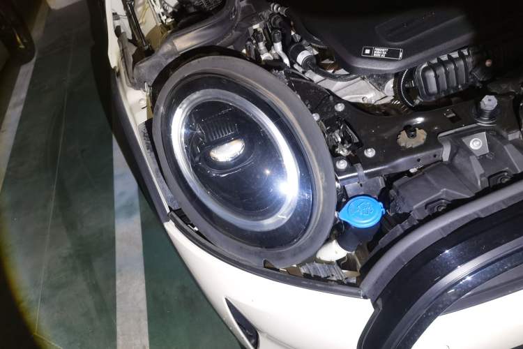 Used MINI 2022 Updated 1.5T COOPER Classic Edition Five-Door Version Right Front Headlight