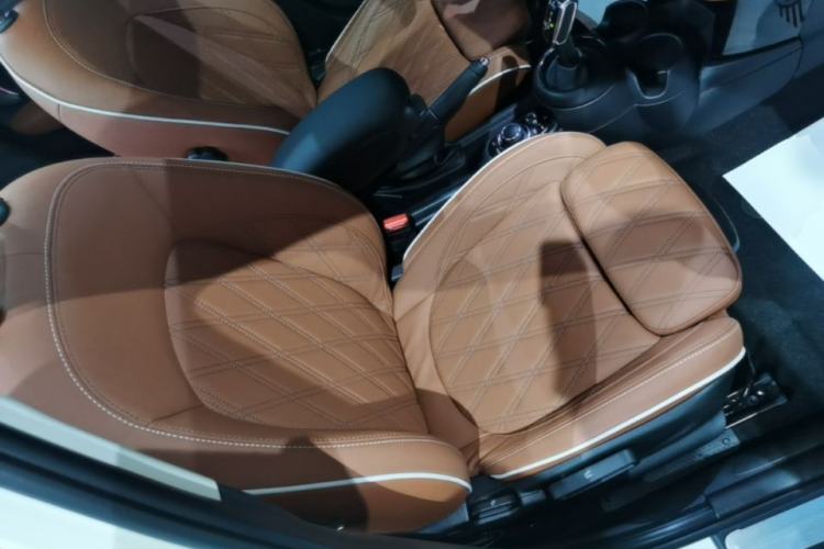 Used MINI 2022 Updated 1.5T COOPER Artist Five-Door Edition Right Front Seat