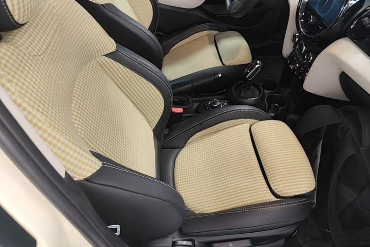 Used MINI 2022 Updated 1.5T COOPER Classic Edition Five-Door Version Right Front Seat