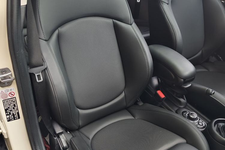 Used MINI 2022 Updated 1.5T COOPER Classic Edition Five-Door Version Right Front Seat