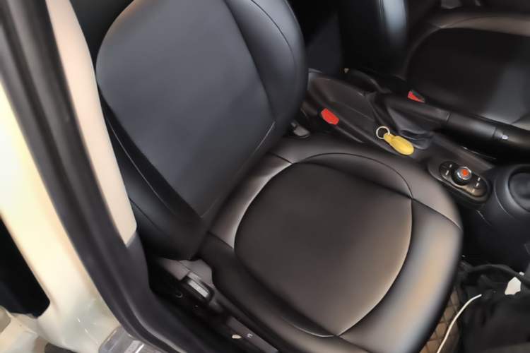 Used MINI 2022 1.5T ONE Five-Door PLUS Right Front Seat