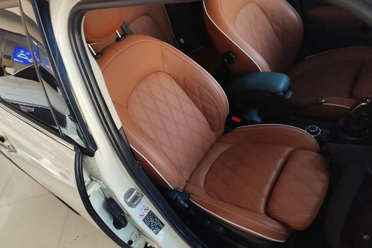 Used MINI 2022 Updated 1.5T COOPER Artist Five-Door Edition Right Front Seat