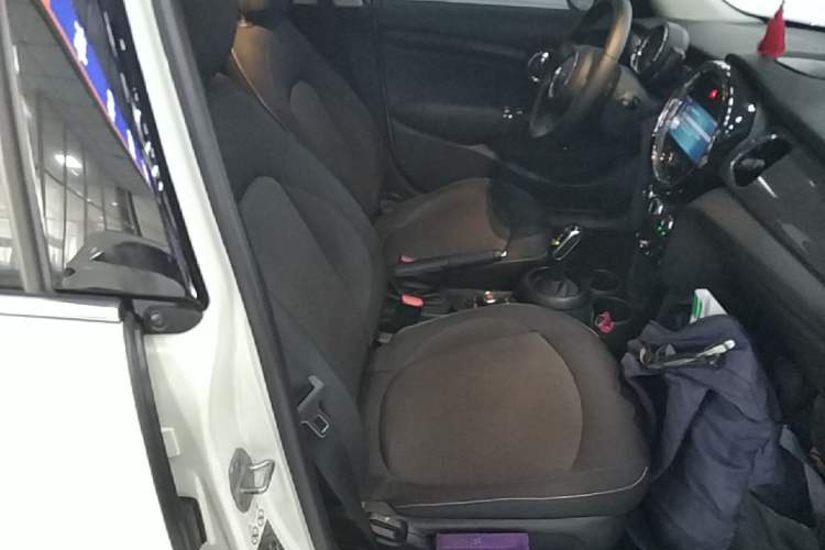 Used MINI 2022 1.5T ONE Five-Door PLUS Right Front Seat