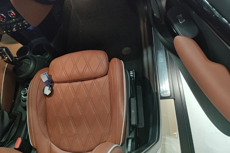 Used MINI 2022 Updated 1.5T COOPER Artist Five-Door Edition Right Front Seat