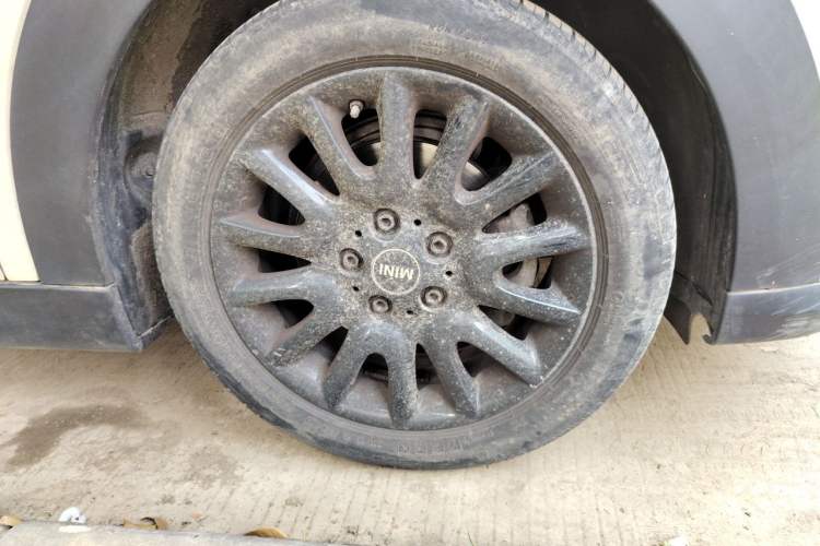 Used MINI 2022 Updated 1.5T ONE Five-Door PLUS Edition Right Front Wheel Hub