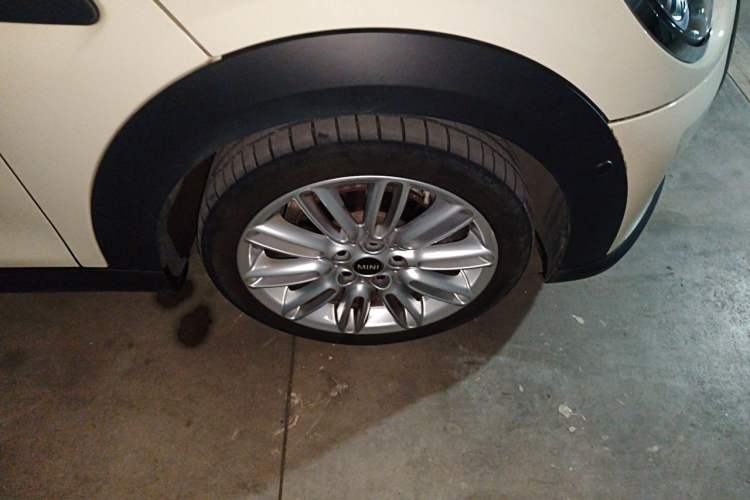 Used MINI 2022 1.5T COOPER Classic Edition Five-Door Version Right Front Wheel Hub