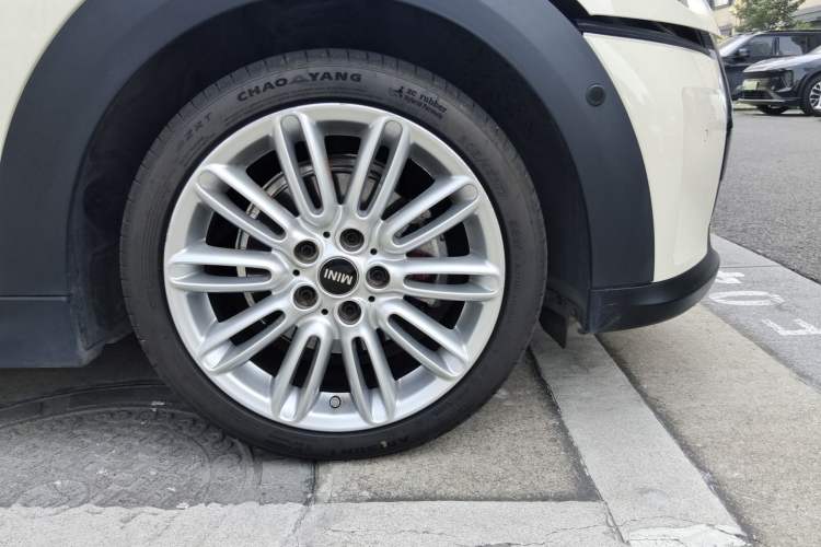 Used MINI 2022 1.5T COOPER Classic Edition Right Front Wheel Hub