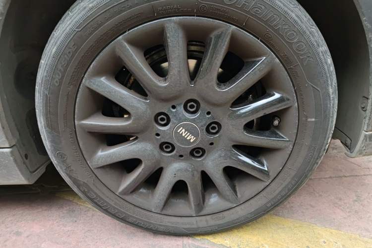 Used MINI 2022 1.5T ONE Right Front Wheel Hub