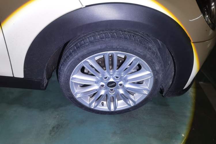 Used MINI 2022 Updated 1.5T COOPER Classic Edition Five-Door Version Right Front Wheel Hub