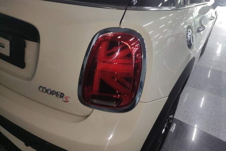 Used MINI 2022 2.0T COOPER S Classic Edition Five-Door Version Right Rear Taillight