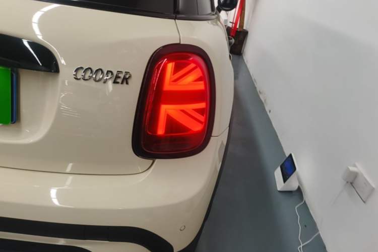 Used MINI 2022 Updated 1.5T COOPER Classic Edition Five-Door Version Right Rear Taillight