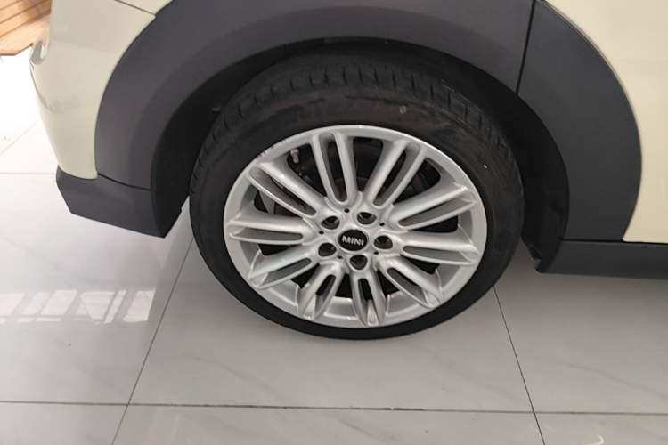 Used MINI 2022 Updated 1.5T COOPER Classic Edition Five-Door Version Right Rear Wheel Hub
