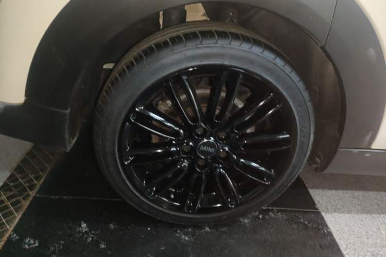 Used MINI 2022 2.0T COOPER S Classic Edition Five-Door Version Right Rear Wheel Hub