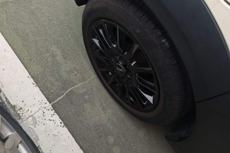 Used MINI 2022 Updated 1.5T ONE Five-Door PLUS Edition Right Rear Wheel Hub