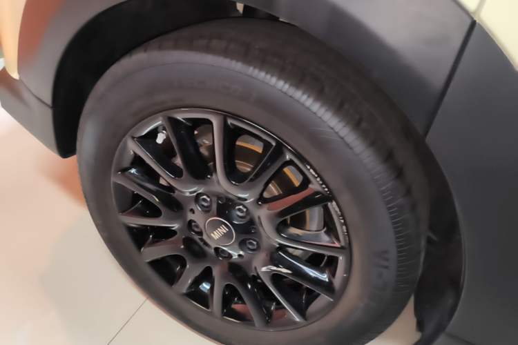 Used MINI 2022 1.5T ONE Five-Door PLUS Right Rear Wheel Hub