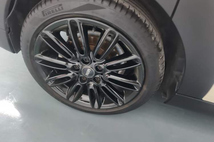 Used MINI 2022 Updated 1.5T COOPER Classic Edition Five-Door Version Right Rear Wheel Hub