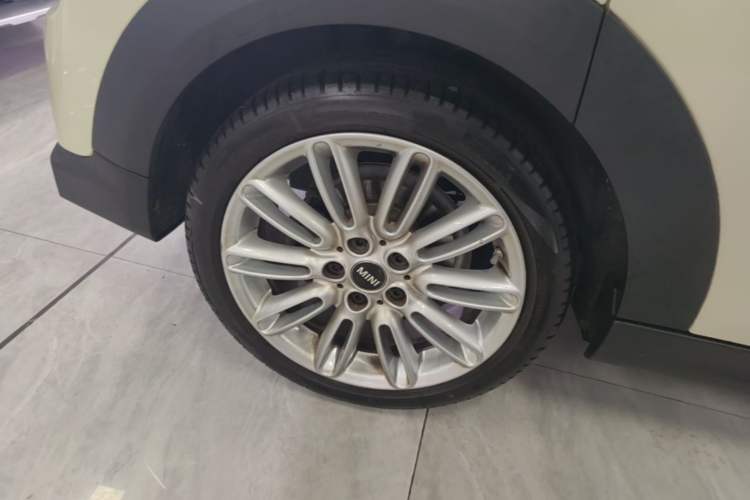 Used MINI 2022 1.5T COOPER Classic Edition Five-Door Version Right Rear Wheel Hub
