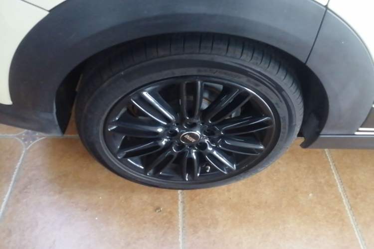 Used MINI 2022 1.5T COOPER Classic Edition Five-Door Version Right Rear Wheel Hub