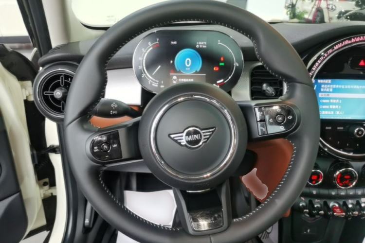 Used MINI 2022 Updated 1.5T COOPER Artist Five-Door Edition Steering Wheel