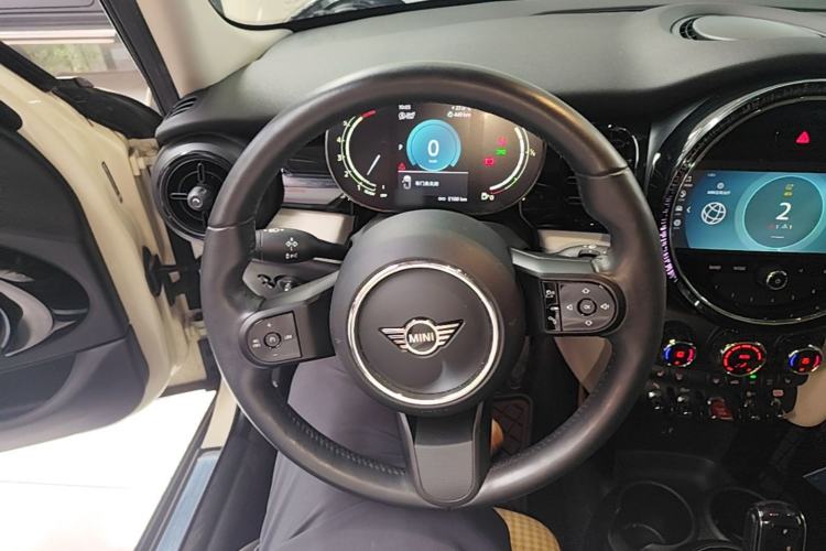 Used MINI 2022 Updated 1.5T COOPER Classic Edition Five-Door Version Steering Wheel