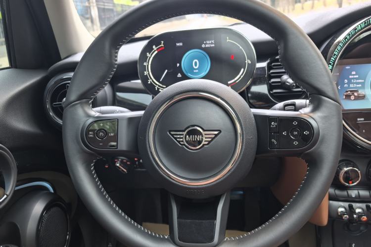 Used MINI 2022 1.5T COOPER Artist Five-Door Edition Steering Wheel