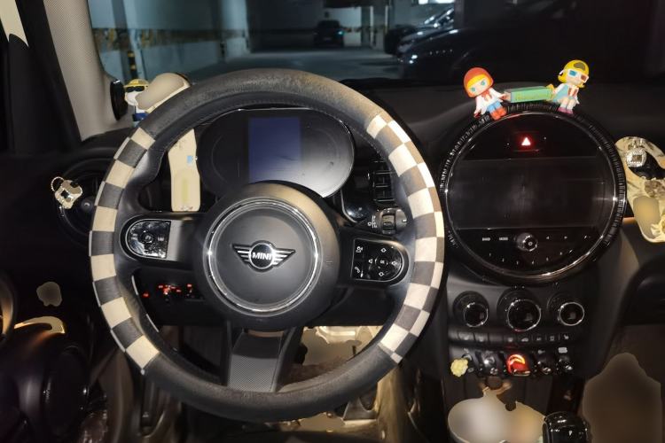 Used MINI 2022 Updated 1.5T COOPER Artist Five-Door Edition Steering Wheel
