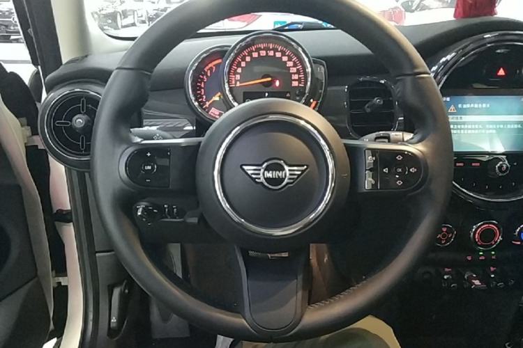 Used MINI 2022 1.5T ONE Five-Door PLUS Steering Wheel
