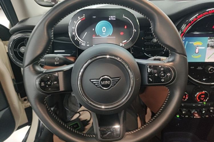 Used MINI 2022 Updated 1.5T COOPER Artist Five-Door Edition Steering Wheel