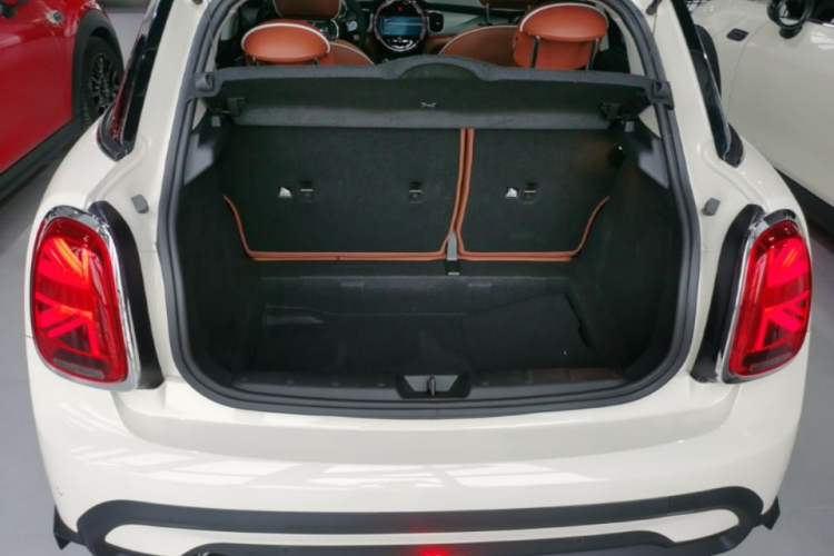 Used MINI 2022 Updated 1.5T COOPER Artist Five-Door Edition Trunk