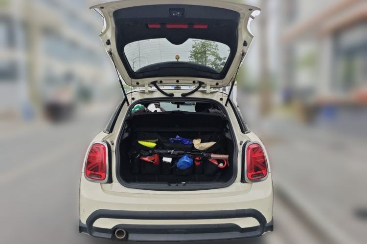 Used MINI 2022 Updated 1.5T COOPER Classic Edition Five-Door Version Trunk