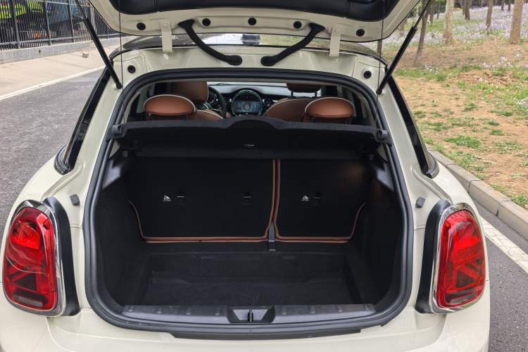 Used MINI 2022 1.5T COOPER Artist Five-Door Edition Trunk