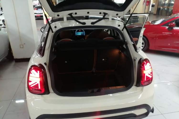 Used MINI 2022 1.5T COOPER Artist Five-Door Edition Trunk