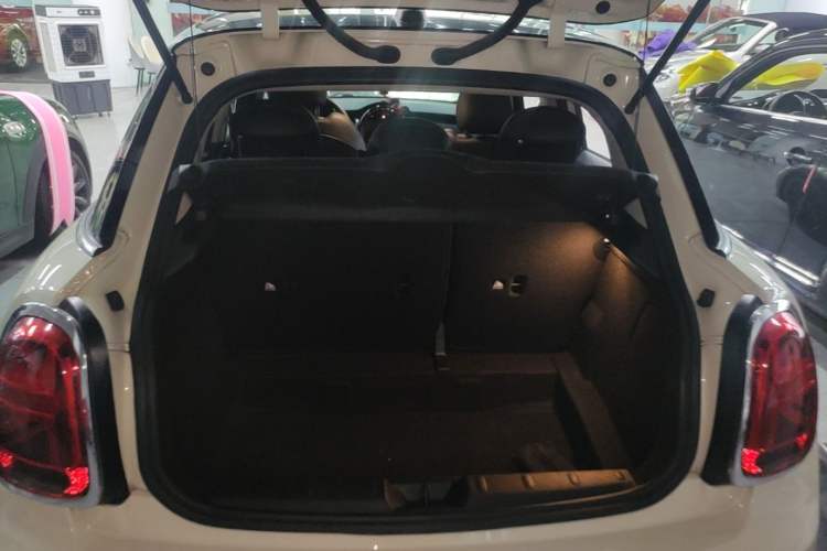 Used MINI 2022 2.0T COOPER S Classic Edition Five-Door Version Trunk