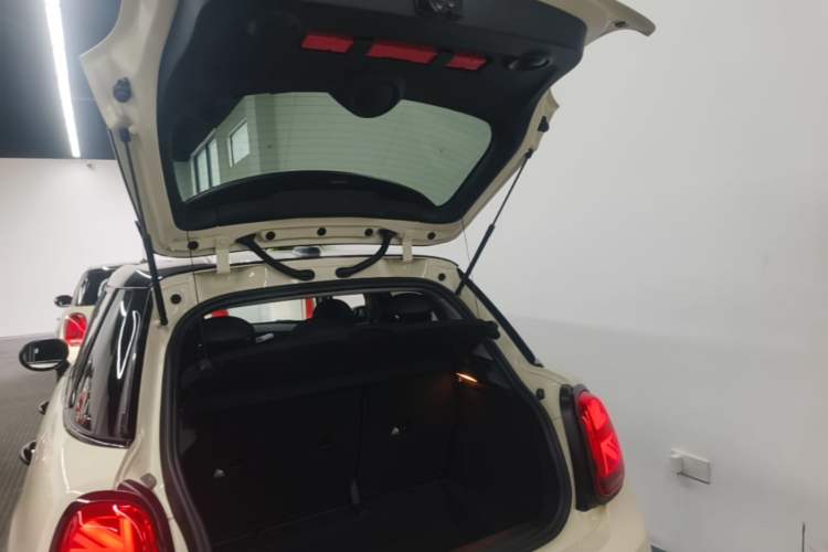 Used MINI 2022 Updated 1.5T COOPER Classic Edition Five-Door Version Trunk