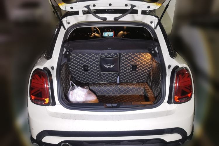 Used MINI 2022 Updated 1.5T COOPER Classic Edition Five-Door Version Trunk