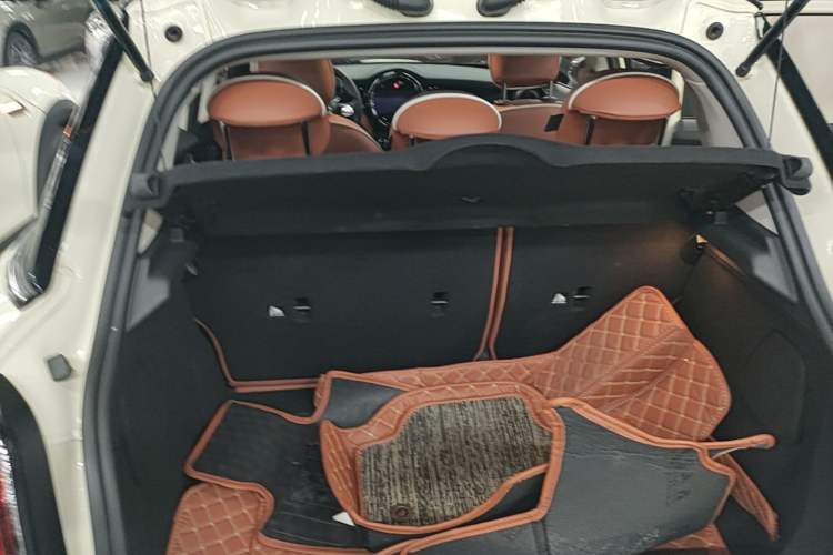 Used MINI 2022 Updated 1.5T COOPER Artist Five-Door Edition Trunk