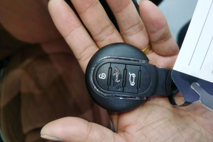 Used MINI 2022 Updated 1.5T COOPER Artist Five-Door Edition Vehicle Key