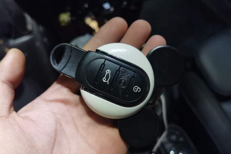Used MINI 2022 Updated 1.5T COOPER Artist Five-Door Edition Vehicle Key