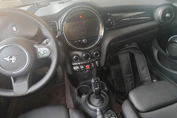 Used MINI 2022 Updated 1.5T COOPER Classic Edition Five-Door Version Audio And AC Panel