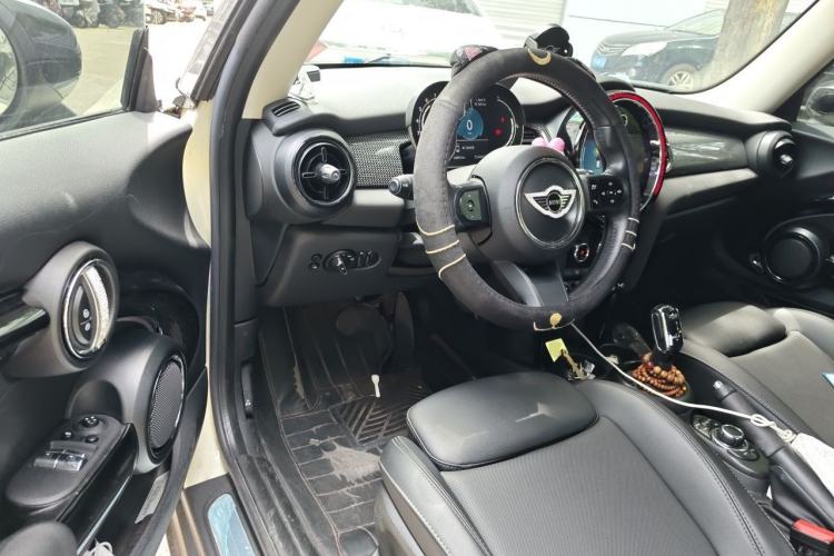Used MINI 2022 1.5T COOPER Classic Edition Driver Seat